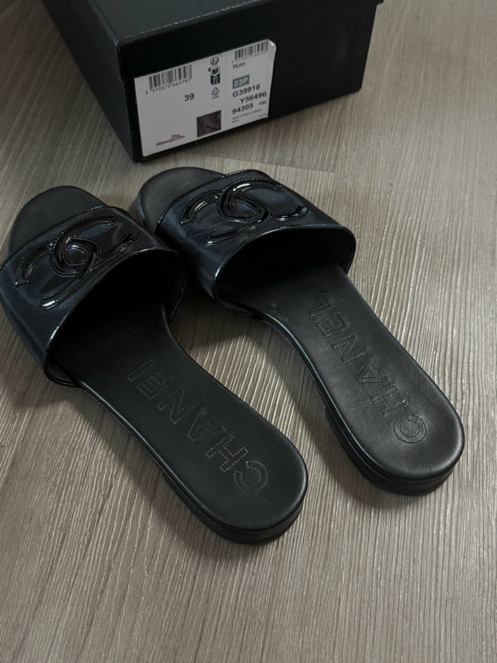 CHANEL Black Interlocking Logo Slide Sandals 39C - Picture 4 of 8